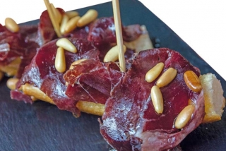 Restaurante La Moreneta: BARQUETA CECINA PIMENTEL