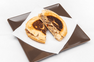 El Pocavergonyas: Spicy pork bread muffin