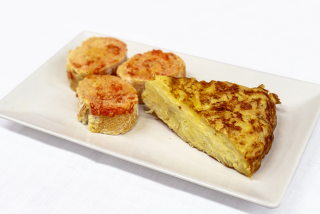 Bar Susana: Spanish omelette appetizer.