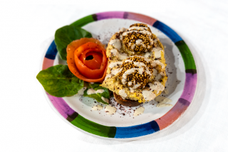 Restaurante El Nilo: Tapa de pa torrat, hummus i falafel amb formatge feta