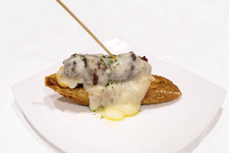Mini toast with grilled sausage and melted cheese